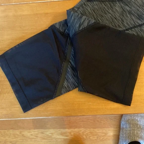 Avia legging capris with mesh detail on legs - Picture 2 of 4